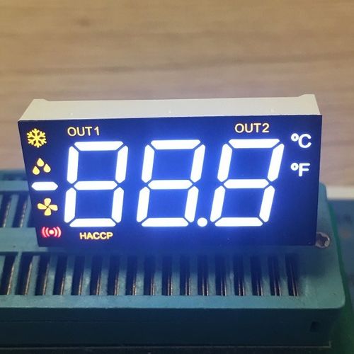 Het laatste nieuws van het bedrijf over Veelkleurig Drievoudig Cijfer 7 Segment LEIDENE Vertoning met 90 graadspeld die voor het Controlemechanisme van de Ijskasttemperatuur buigen