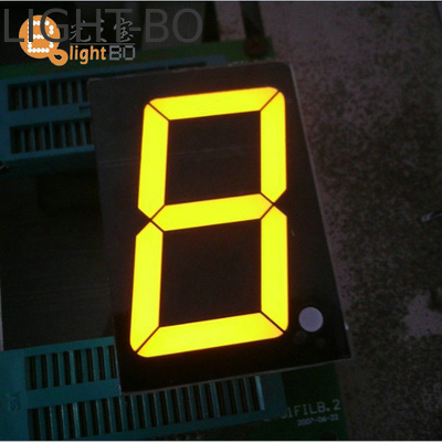 Zwarte achtergrondkleur Numeriek LED-scherm met 7 segmentcijferhoogte en witte of dezelfde als uitzendkleur