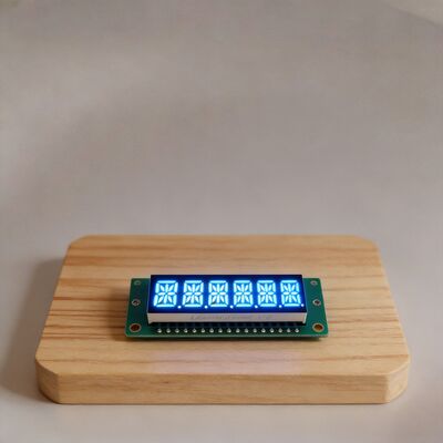 Ultra Bright 14 Segment LED Display with Common Anode for Long Operational Lifetime in Electronic Applications